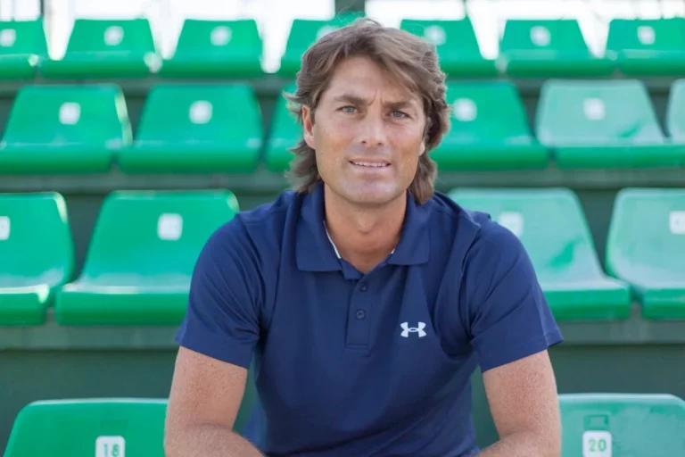 Julen Guerrero va con todo al banquillo del Athletic