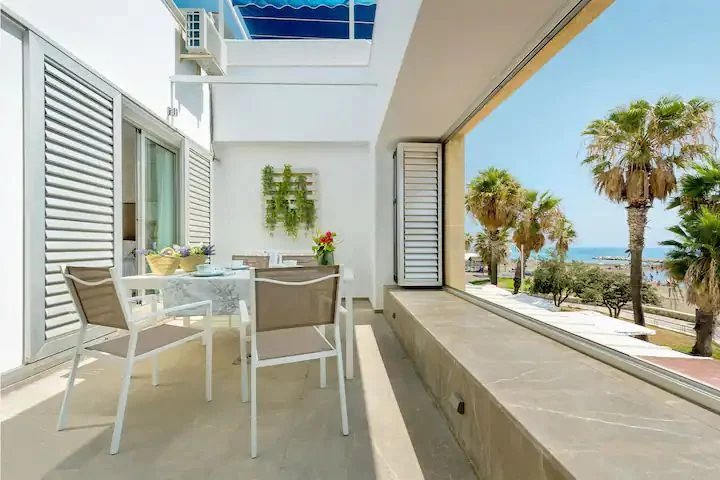 La experiencia de una turista rumana con un Airbnb en Málaga salta a las portadas en Rumanía