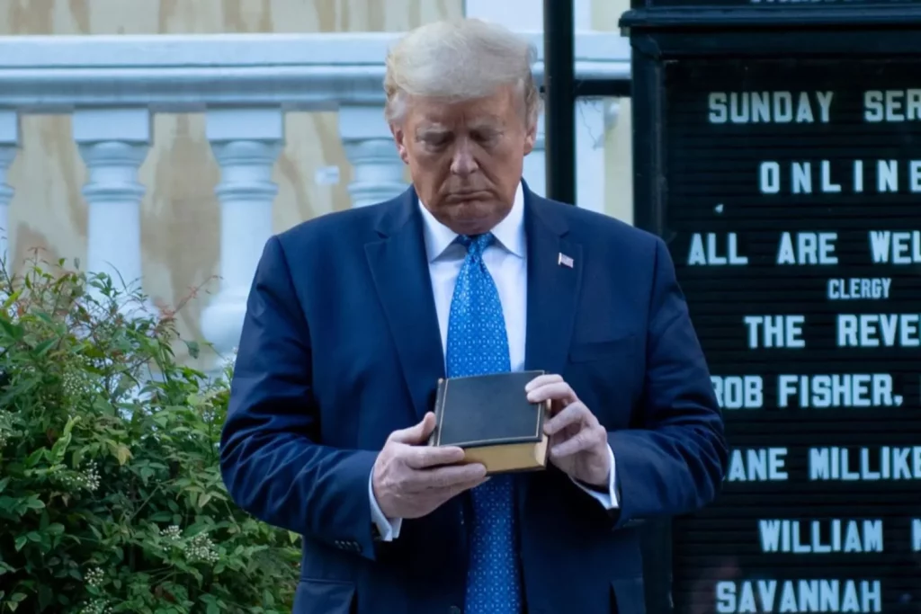 La batalla por el voto latino y católico define la recta final de la campaña presidencial en EE. UU. 1 La influencia del voto católico en la contienda electoral estadounidense