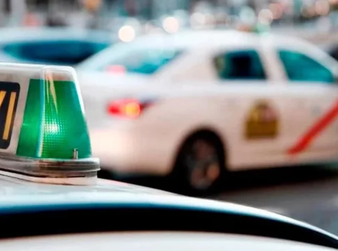 La odisea de pedir un taxi adaptado en España: ciudades y pueblos siguen incumpliendo el ratio mínimo La odisea de pedir un taxi adaptado en España: ciudades y pueblos siguen incumpliendo el ratio mínimo