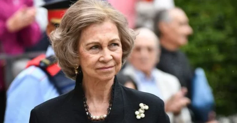 La prensa de Grecia no se calla sobre la reina Sofía y sus problemas recientes