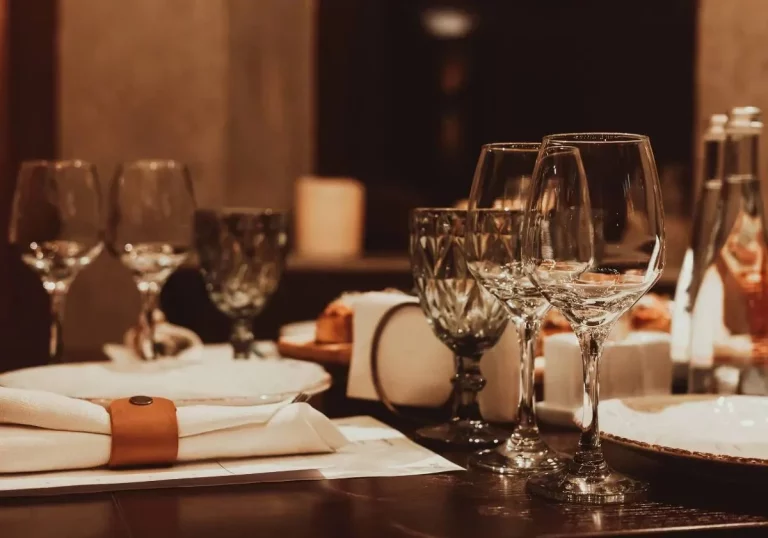 La viral reacción del dueño de un restaurante cuando un influencer le pide comer gratis