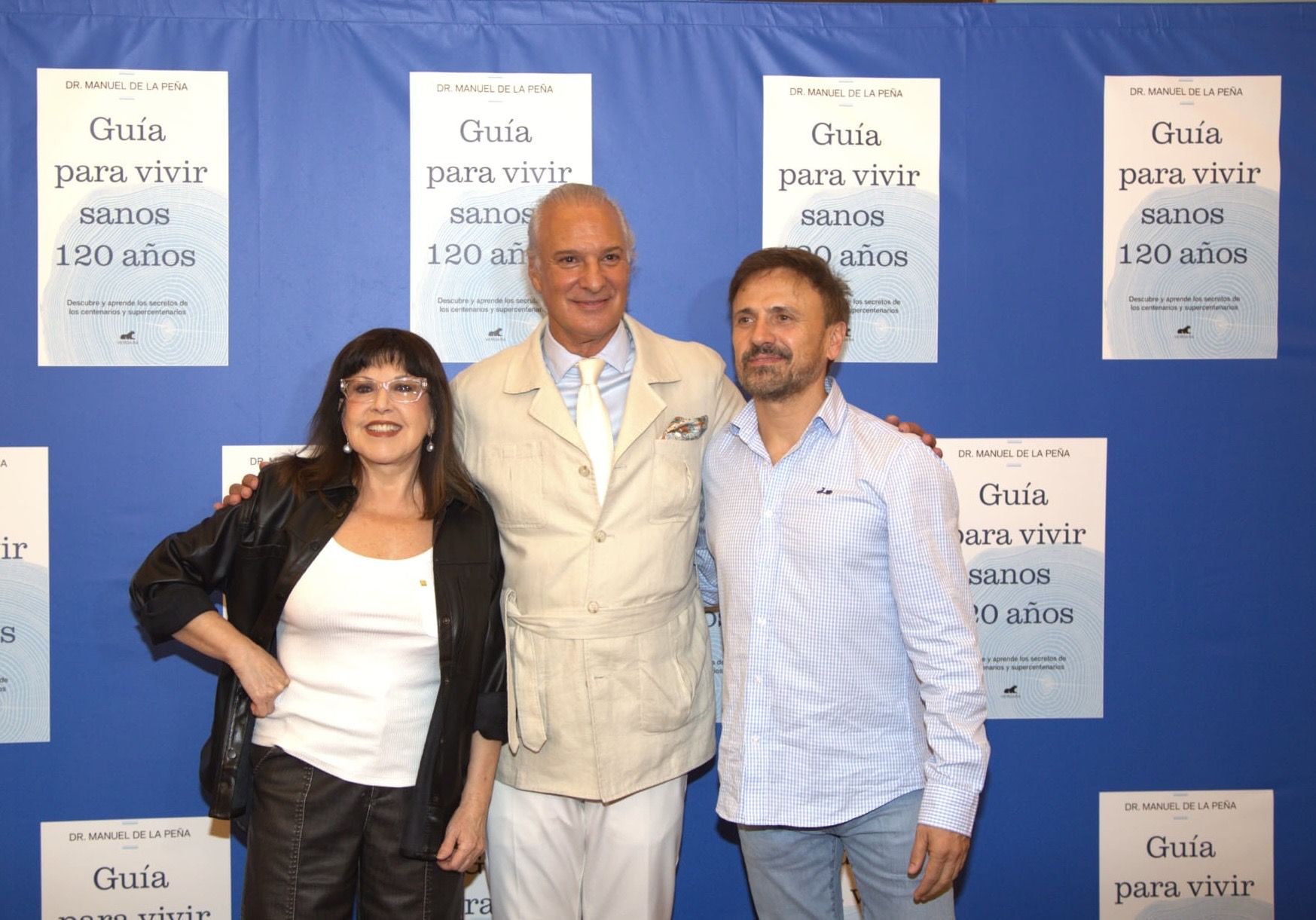 Lols Len y Jos Mota con el Dr. Mnauel de la Pea