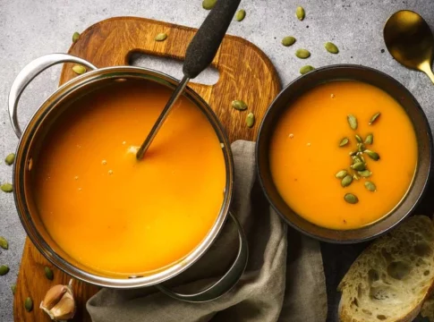 Prepara este guiso de calabaza y garbanzos: la receta de otoño que entra por los ojos Prepara este guiso de calabaza y garbanzos: la receta de otoño que entra por los ojos