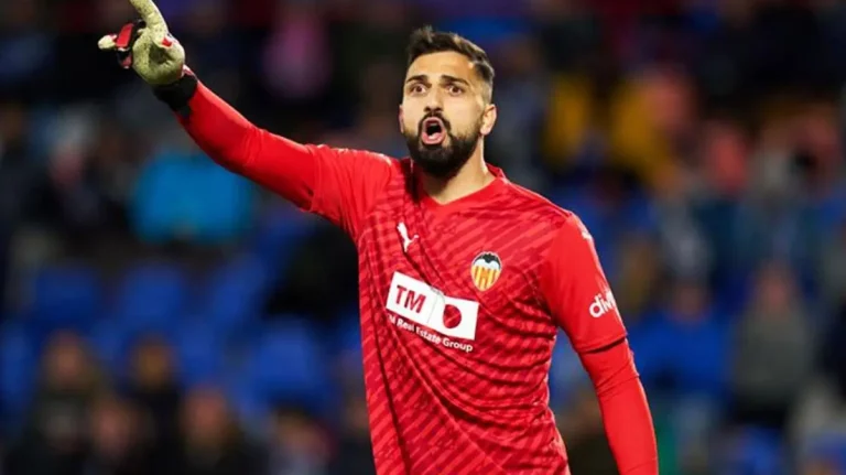 Mamardashvili deja las cosas claras a Valencia CF y Liverpool