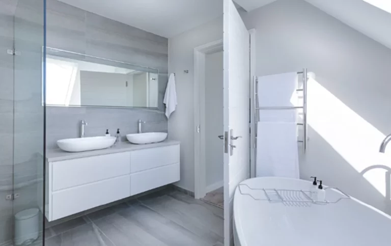 Mamparas de baño: funcionalidad y estilo en el hogar