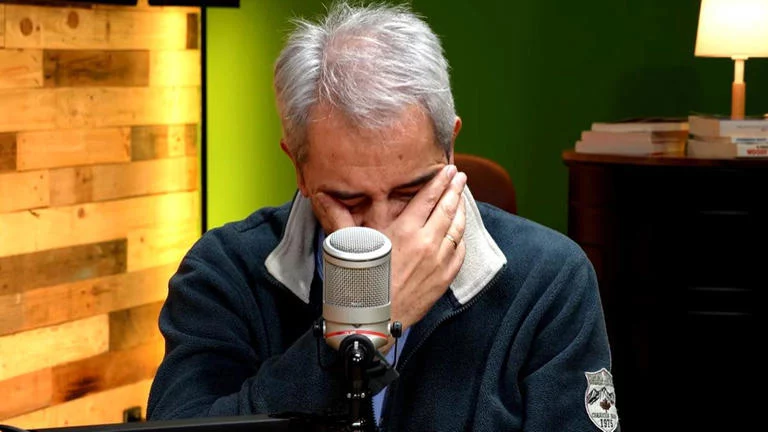 Manolo Lama, llorando y destrozado en pleno directo: 
