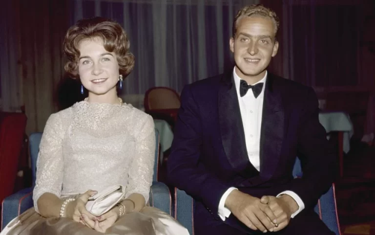 No solo Juan Carlos: Pilar Eyre desvela las relaciones extramatrimoniales de la reina Sofía