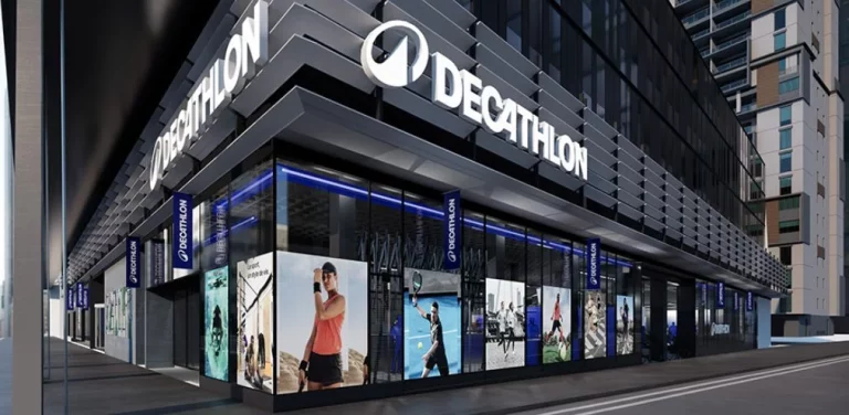 Olvídate de la lluvia con la chaqueta trekking de Decathlon para ciudad y montaña