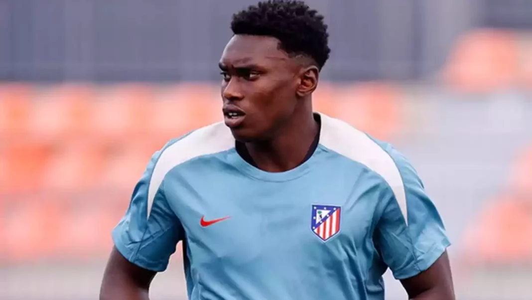 Otro caso Samu Omorodion en el Atlético rompe al Betis. Fuente: Agencias