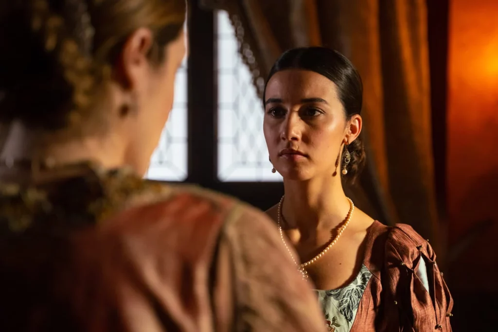 Personajes secundarios que complementan la trama