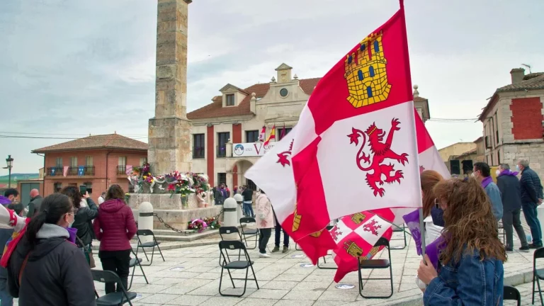 Por qué ha aparecido una bandera de Castilla y León en un desfile estadounidense de Michigan