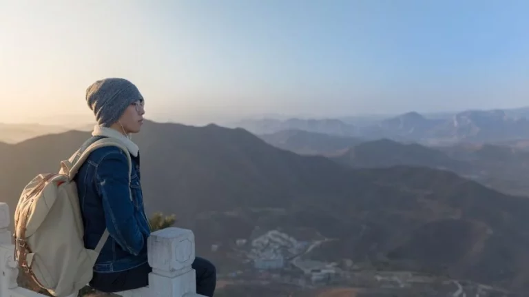 Primark se ha tenido que equivocar con el precio de esta mochila de viaje compacta en varios colores