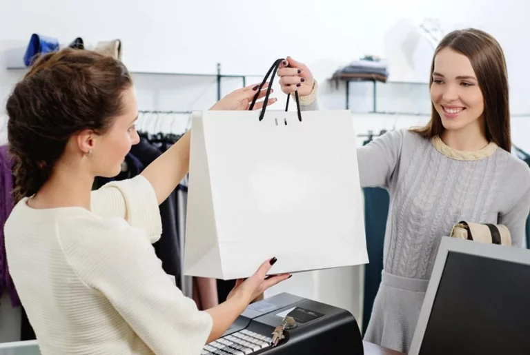 Récord de empleo temporal con más de 100.000 ofertas para Black Friday, Navidad y ofertas de enero