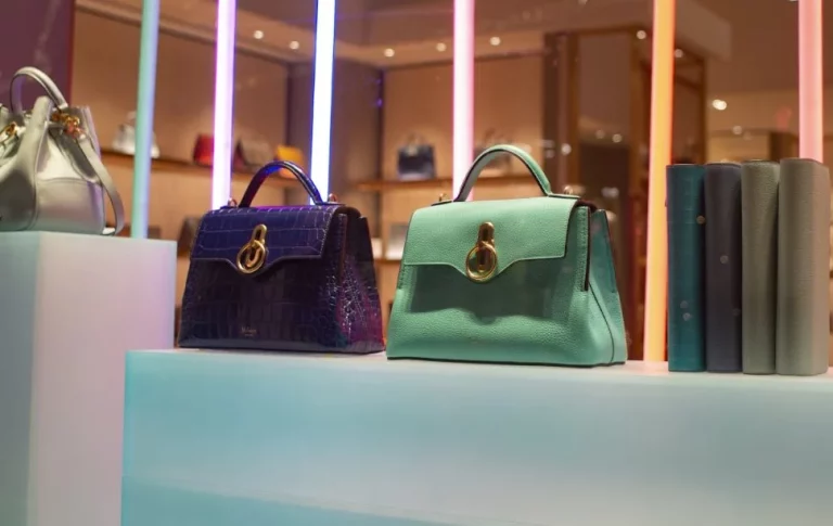 Renueva tus complementos de temporada con uno de estos bolsos de Parfois en tonos diferentes
