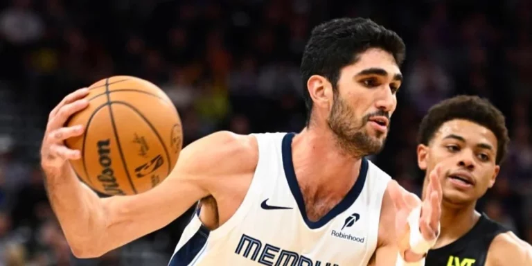 Santi Aldama luce carácter en la NBA: buenos números y tangana épica
