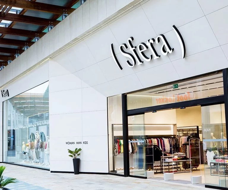 Sfera tiene una blusa suave y que da gusto ponerse con chaquetas, abrigos o sin nada