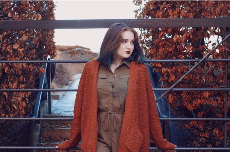 Stradivarius tiene la chaqueta de punto que combina con todo a un precio de locura