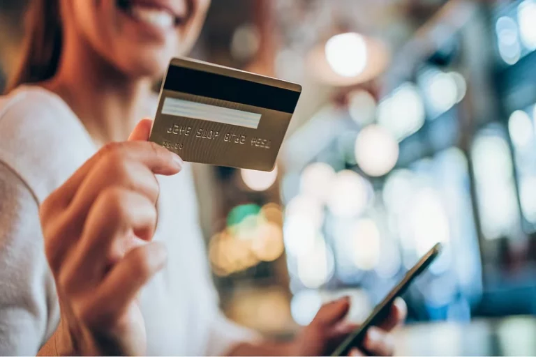 ¿Tienen un seguro de vida asociado todas las tarjetas de crédito?