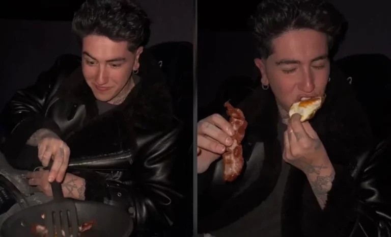 Un tiktoker se pone a cocinar huevos con bacon dentro de una sala de cine