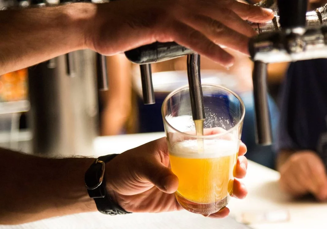 No pagues de más: la cerveza más barata es también la mejor, según la OCU
