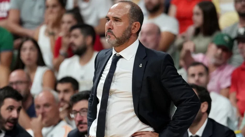 La explicación de Chus Mateo al naufragio del Real Madrid ante Unicaja 1 Chus Mateo
