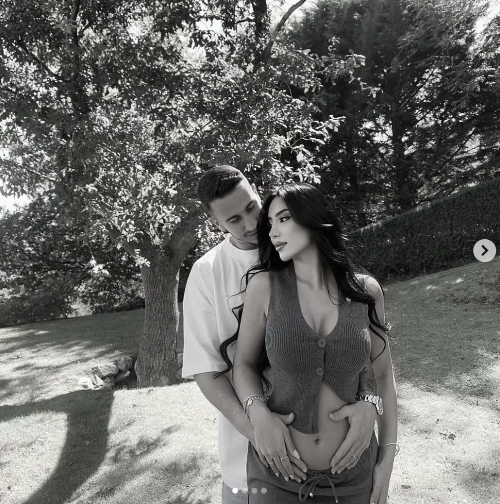 Berenguer, quien se unió al Athletic en 2020, ha demostrado ser un jugador versátil y con un notable instinto goleador. En la pasada temporada, disputó un total de 35 partidos y anotó 7 goles, destacándose por su capacidad para definir en momentos clave. La renovación de su contrato fue celebrada tanto por la afición como por el cuerpo técnico, quienes valoran no solo su calidad futbolística, sino también su dedicación y compromiso con el equipo.