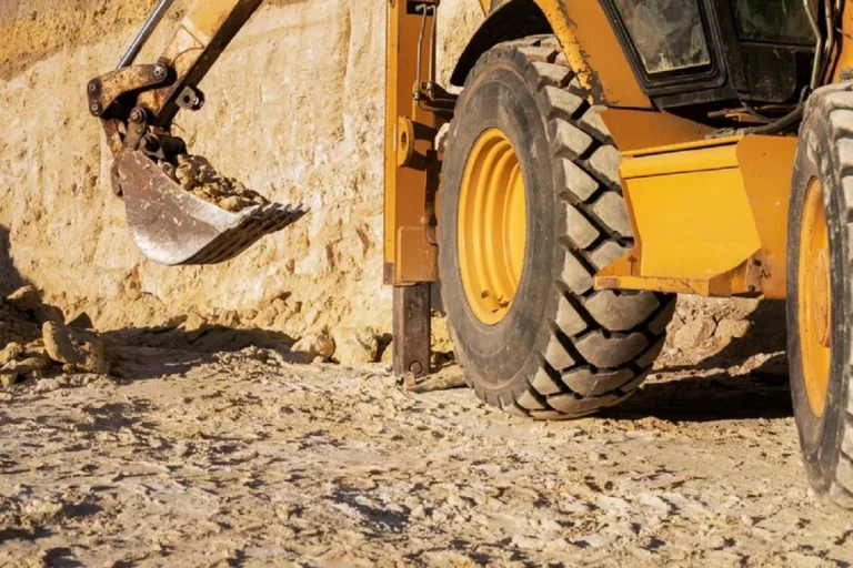 Excavadoras con ruedas las máquinas perfectas para el asfalto