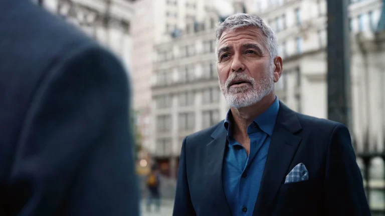 Warner recupera la idea del viejo Hollywood con acuerdos exclusivos con George Clooney y Shyamalan