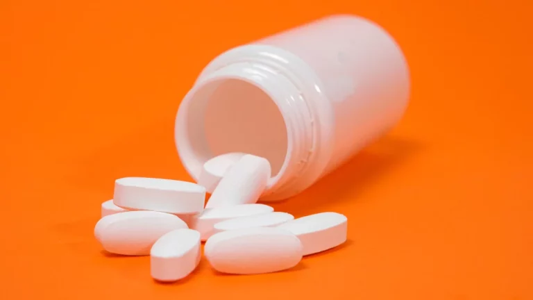 El farmacéutico de Teruel que se hace viral avisando de que el ibuprofeno 600 y 400 no son lo mismo