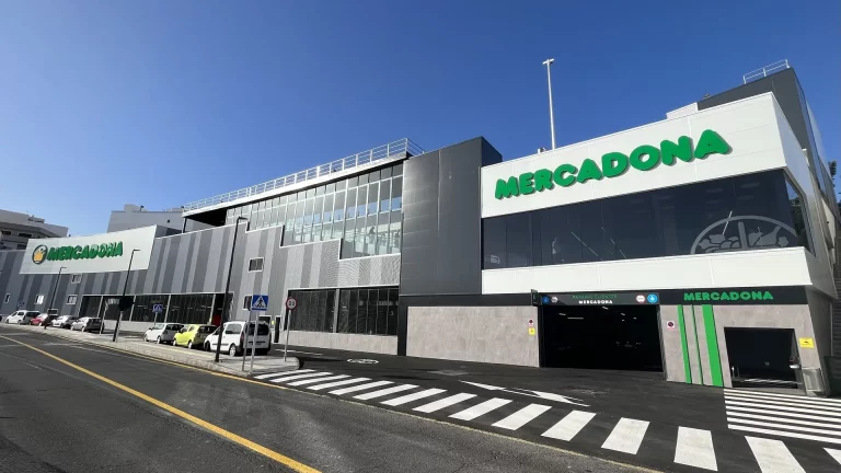 El producto de 1 euro de Mercadona para móviles que vale 30 veces menos que el oficial de Apple