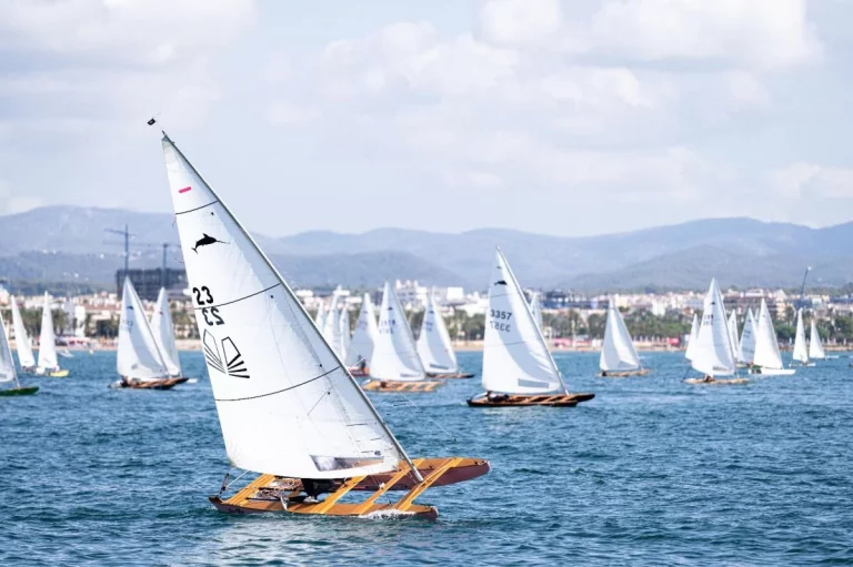 La Regata de los 350 Patines de Vela eleva la tradición marítima catalana a un nuevo nivel en el marco de la Louis Vuitton 37ª America’s Cup