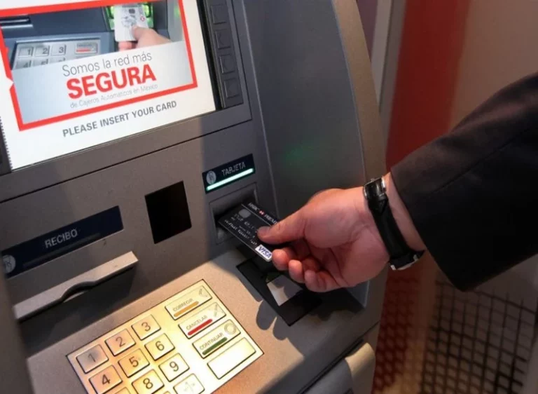 Así es el 'timo de la siembra', una estafa en los cajeros automáticos en la que todo el mundo cae