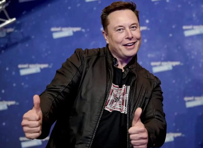 ELON MUSK PRESIONA A TWITCH