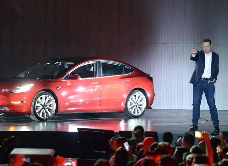 ELON MUSK Y LAS CONDICIONES DE SUS TRABAJADORES EN TESLA