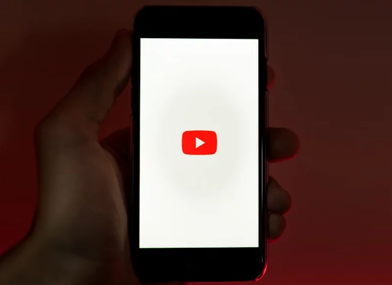 ¿SE PUEDEN ESCUCHAR VÍDEOS CON LA PANTALLA APAGADA?