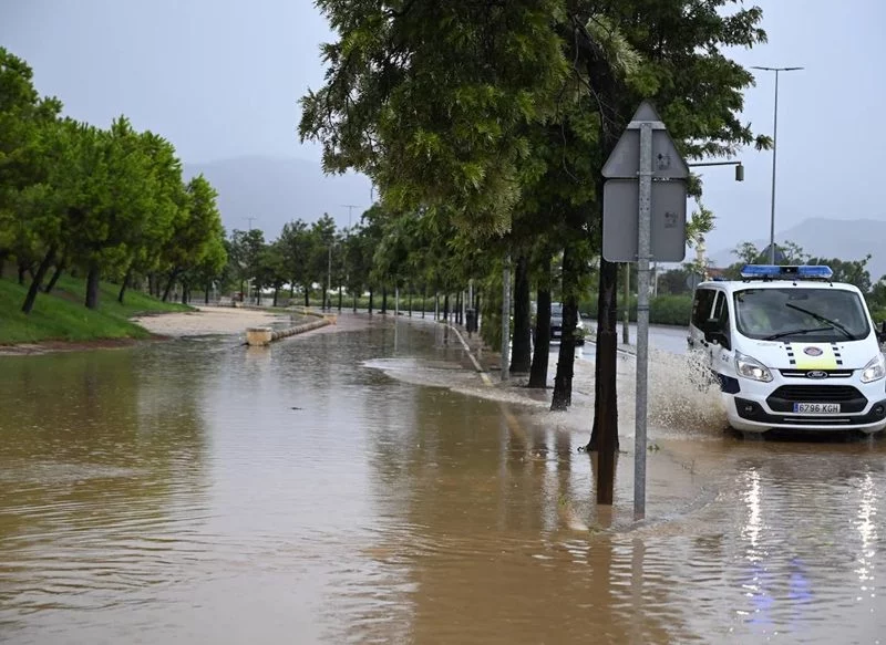 ESTAFADORES QUE TRATAN DE SACAR PROVECHO DE LA DANA DE VALENCIA