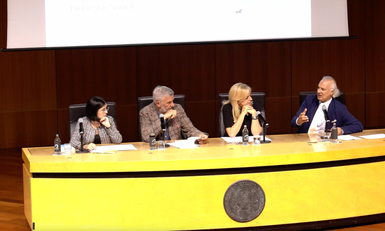 El Dr. de la Peña es aclamado por la autoridades Canarias por su prestigiosa 'Guía para vivir sanos 120 años'