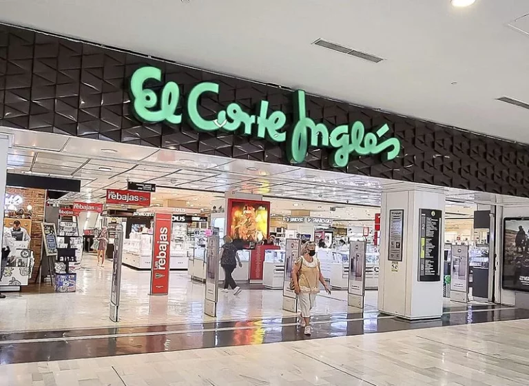 Alerta con el nuevo timo en el que suplantan a El Corte Inglés por el Black Friday