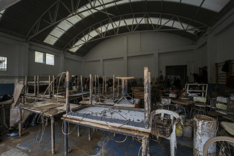 Recomendaciones de Salud Pública tras una inundación: protección de nariz y boca, guantes y botas para limpiar