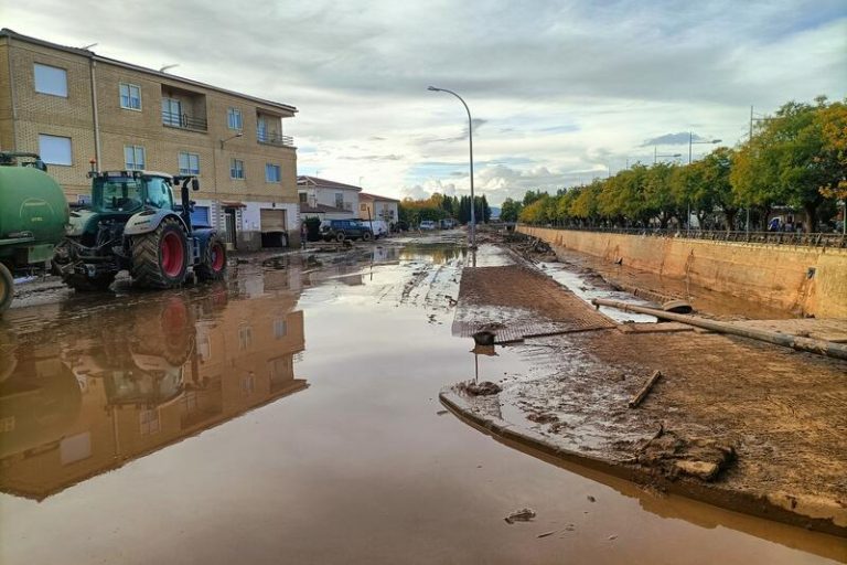 Llega el aviso rojo al litoral sur de Valencia por lluvias que pueden acumular 90 l/m2 en una hora