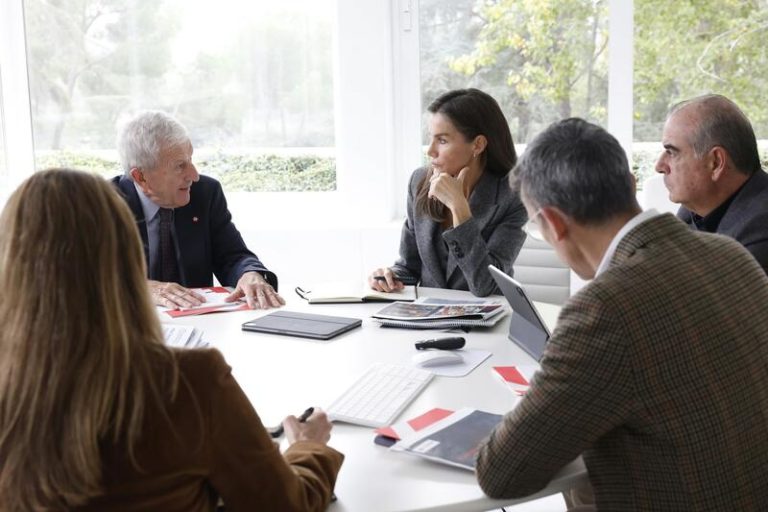 La Reina agradece a Cáritas, Cruz Roja, la Plataforma del Voluntariado y otras entidades su labor en la DANA