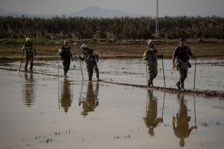Continúa la búsqueda de víctimas en barrancos, el lago de l'Albufera y el mar 12 días después de la DANA