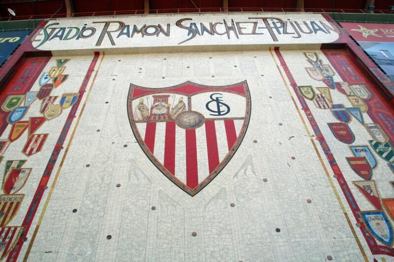 El Tribunal Supremo admite el recurso del Sevilla contra el trato de pagos a agentes como IRPF de los jugadores