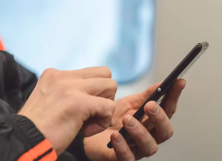 Tus datos están en peligro: Escribe estos 3 códigos en tu smartphone para saber si te están espiando