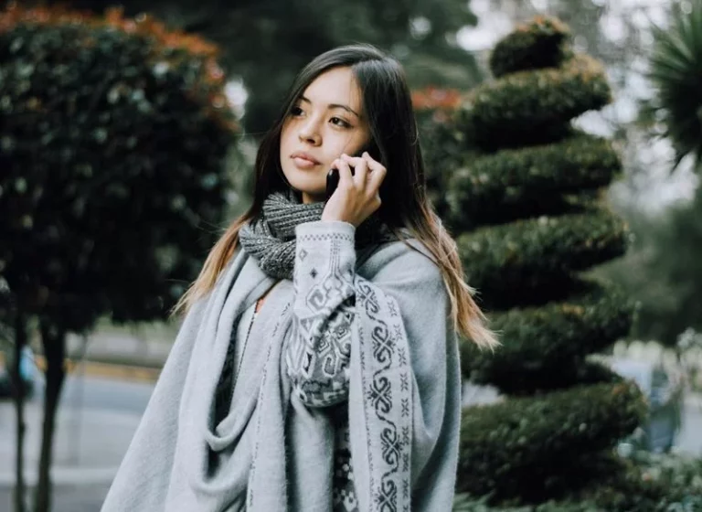 Te llaman, contestas y no dicen nada: esto es lo que hay detrás