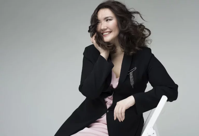 5 chaquetas preciosas de Bershka, ASOS y H&M para ir con ellas a trabajar