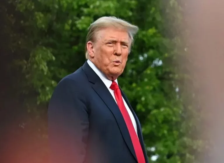 Trump impondrá aranceles del 25 % a automóviles, semiconductores y productos farmacéuticos