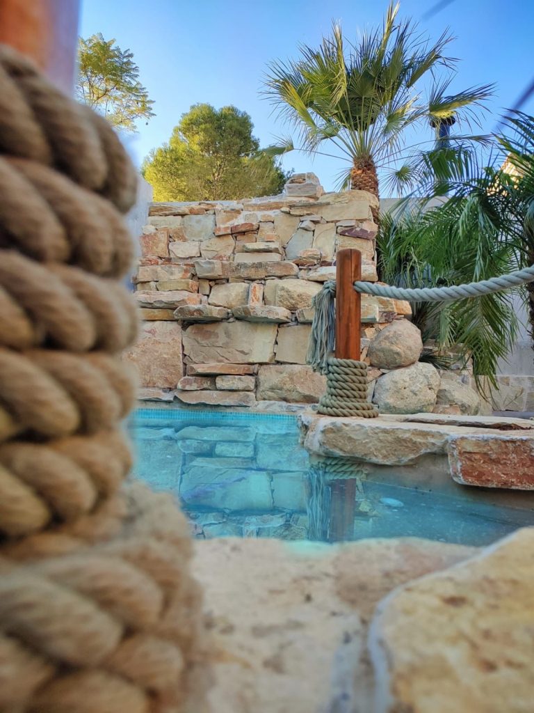 El diseño de piscinas en 2025: sostenibilidad y conexión con la naturaleza, según Gabriel Lass