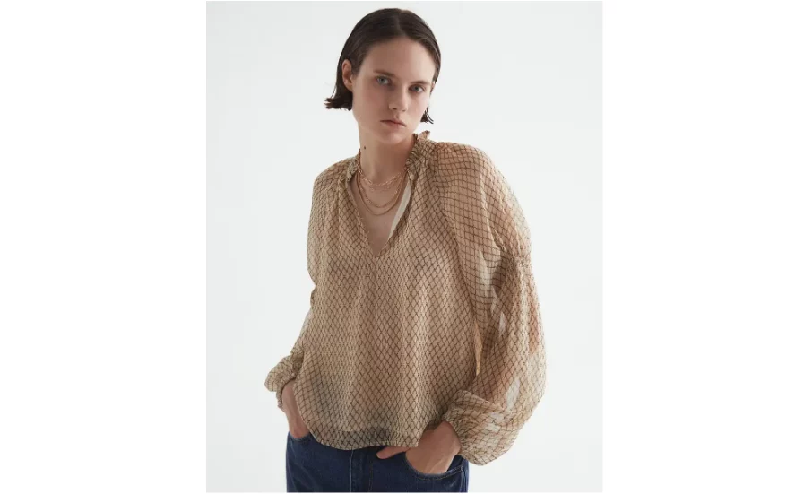 8 preciosas blusas de Sfera para llevar debajo de abrigos, gabardinas o cárdigans